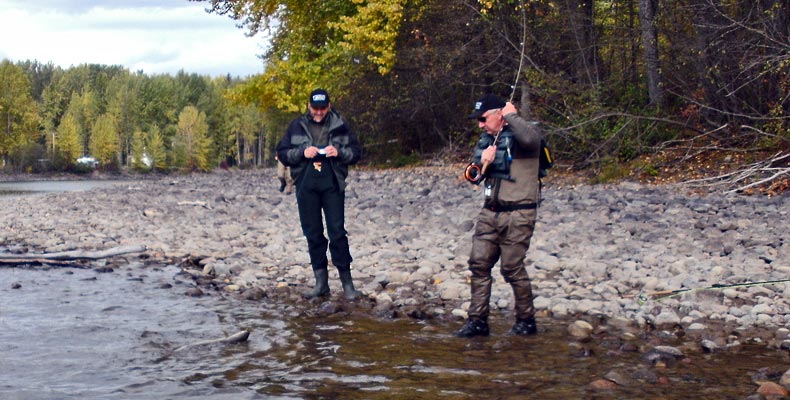 Wolfgang Fabisch hat die Steelhead am Bulkley gelandet