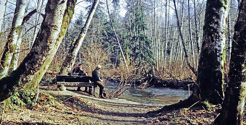 Kurze Pause vom Fliegenfischen am Quinsam River in BC