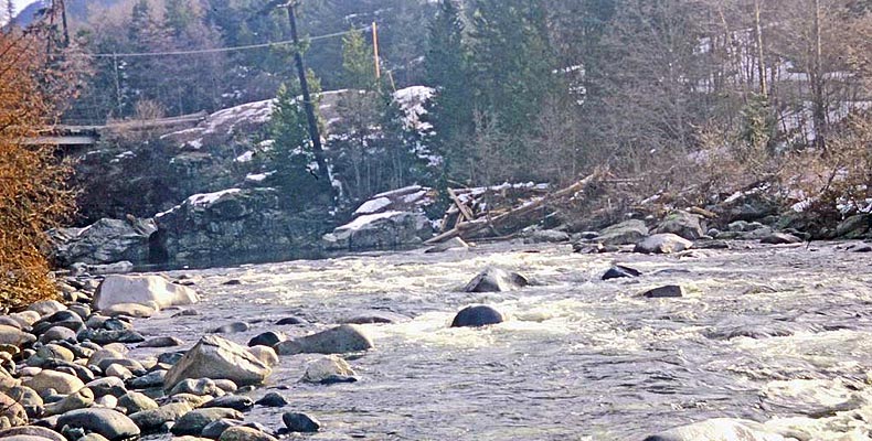 Die alte Holzbtücke am Campbell River