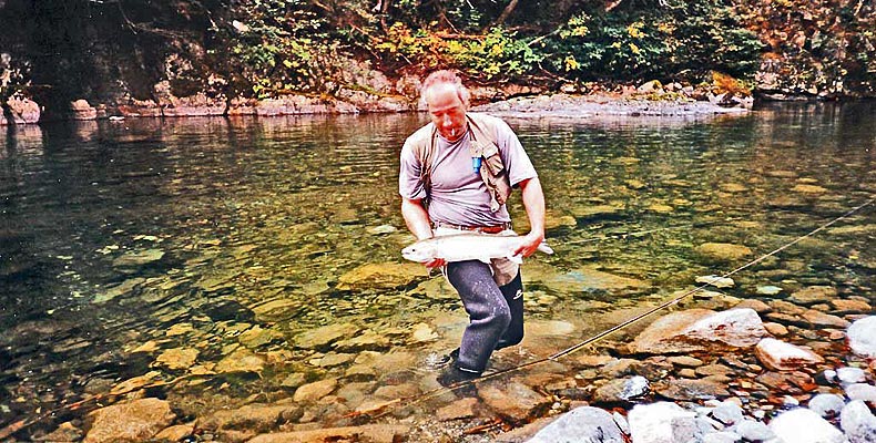 Schöne Steelhead mit der Fliege gefangen