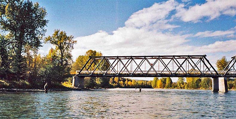 Eine Gruppe Fliegenfischer am Bulley Fluss