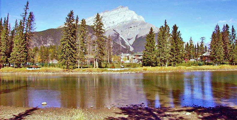  Super Blick von Banff auf die Berge